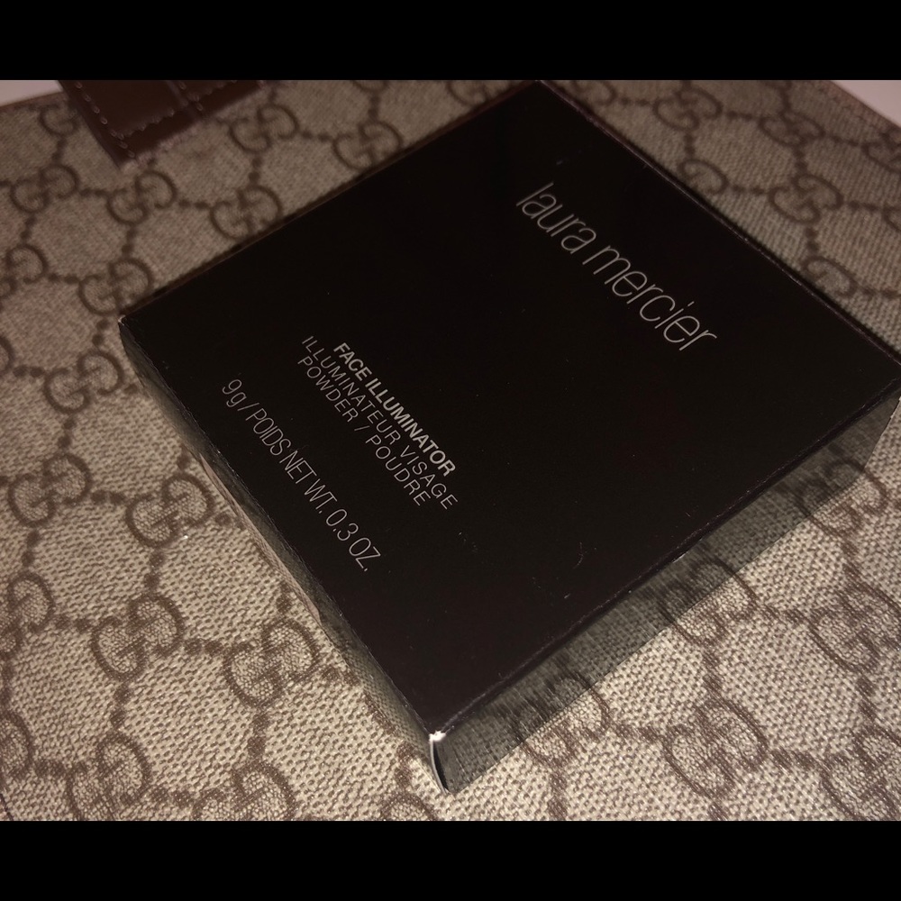 New Laura Mercier Illuminator powder